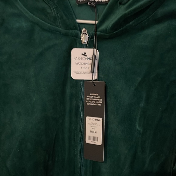 Brand new women set green so fabulous - Picture 2 of 7